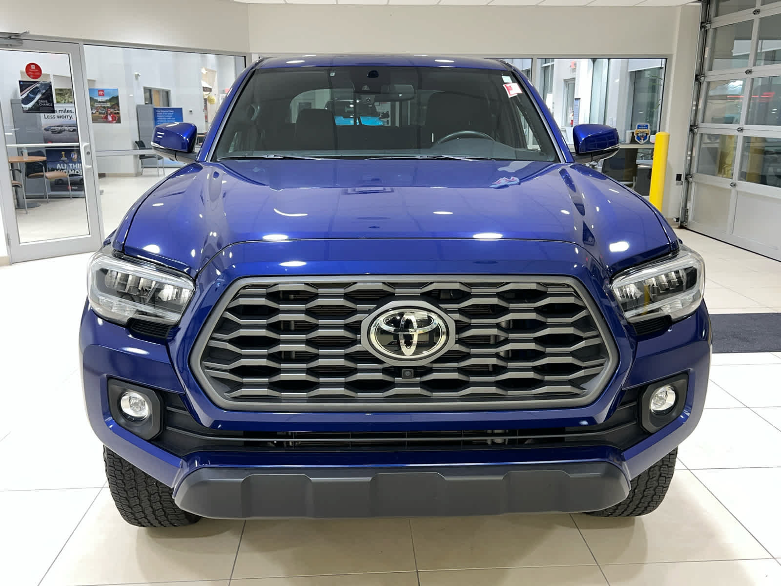 Used 2023 Toyota Tacoma TRD Off-Road w/ TRD Premium Off Road Package AWD/4WD image 5
