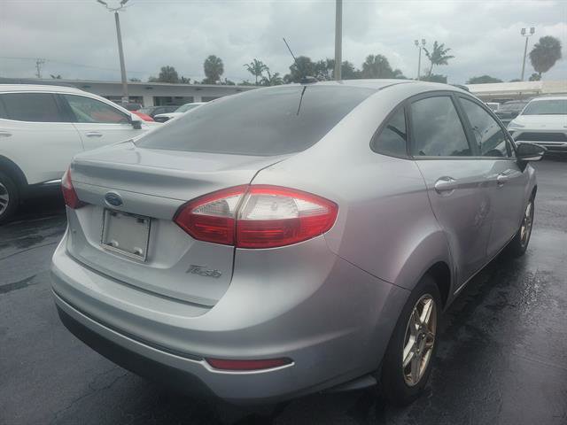 Used 2018 Ford Fiesta SE image 3