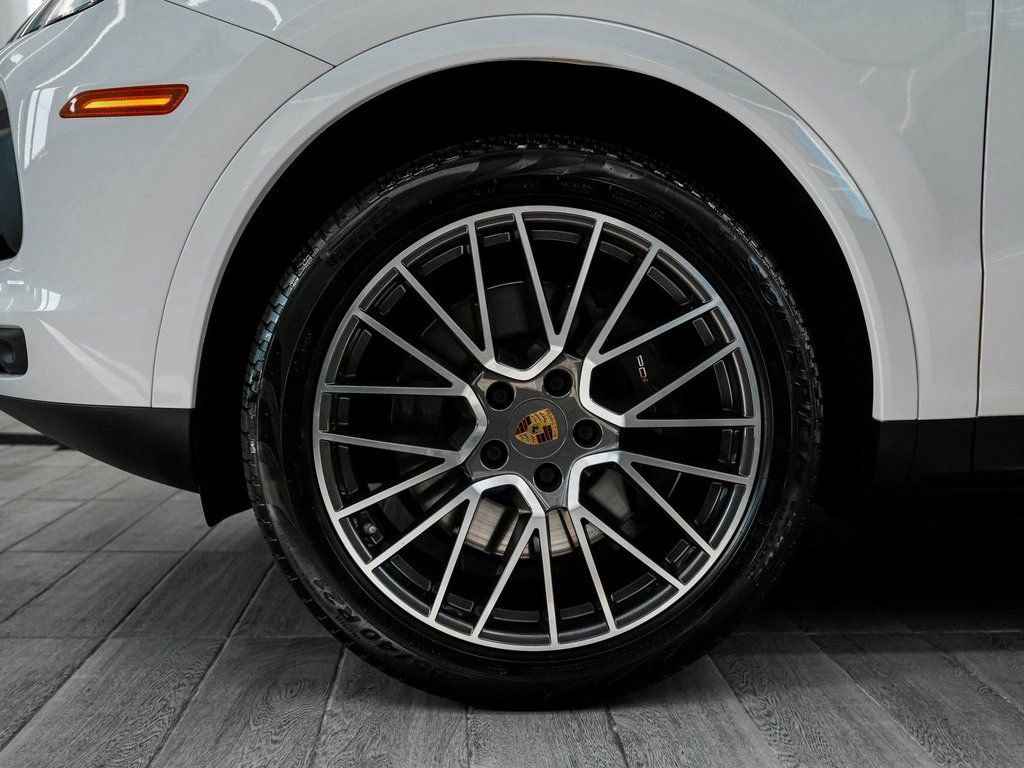Used 2023 Porsche Cayenne image 9