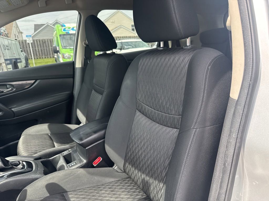 Used 2017 Nissan Rogue SV w/ SV Premium Package AWD/4WD image 4