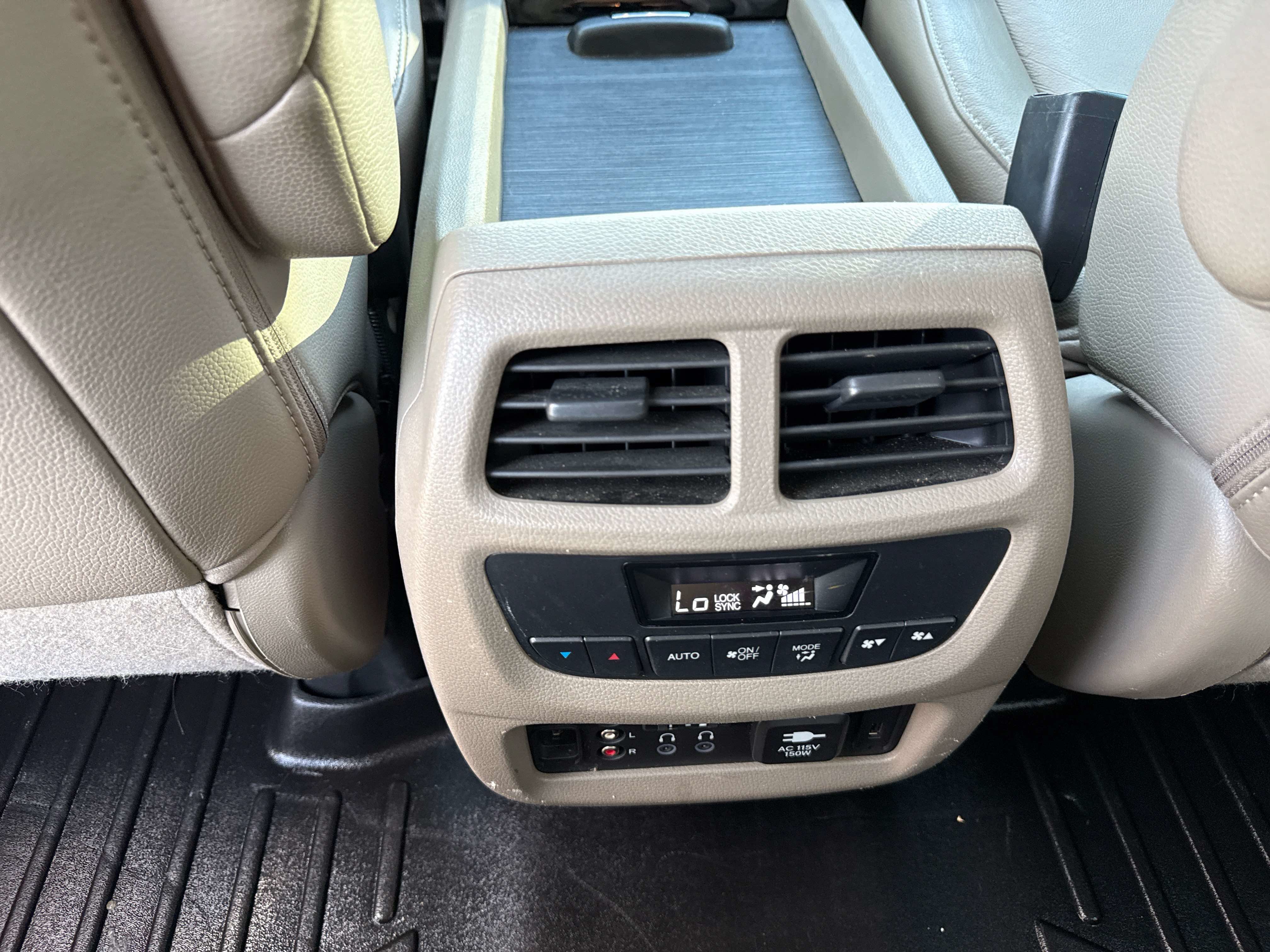 Used 2016 Honda Pilot Touring image 14