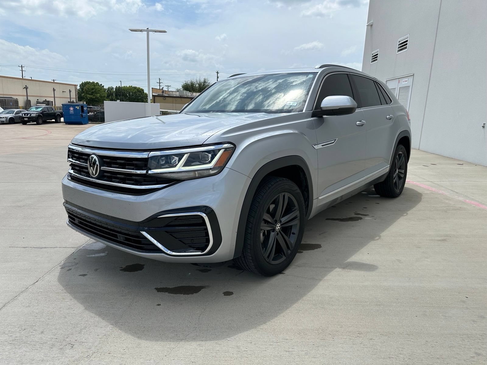 Used 2022 Volkswagen Atlas Cross Sport SEL R-Line AWD/4WD image 4