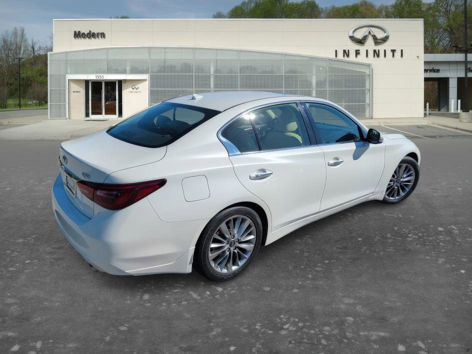 Used 2018 INFINITI Q50 Luxe w/ Essential Package (3.0T Luxe) RWD image 4