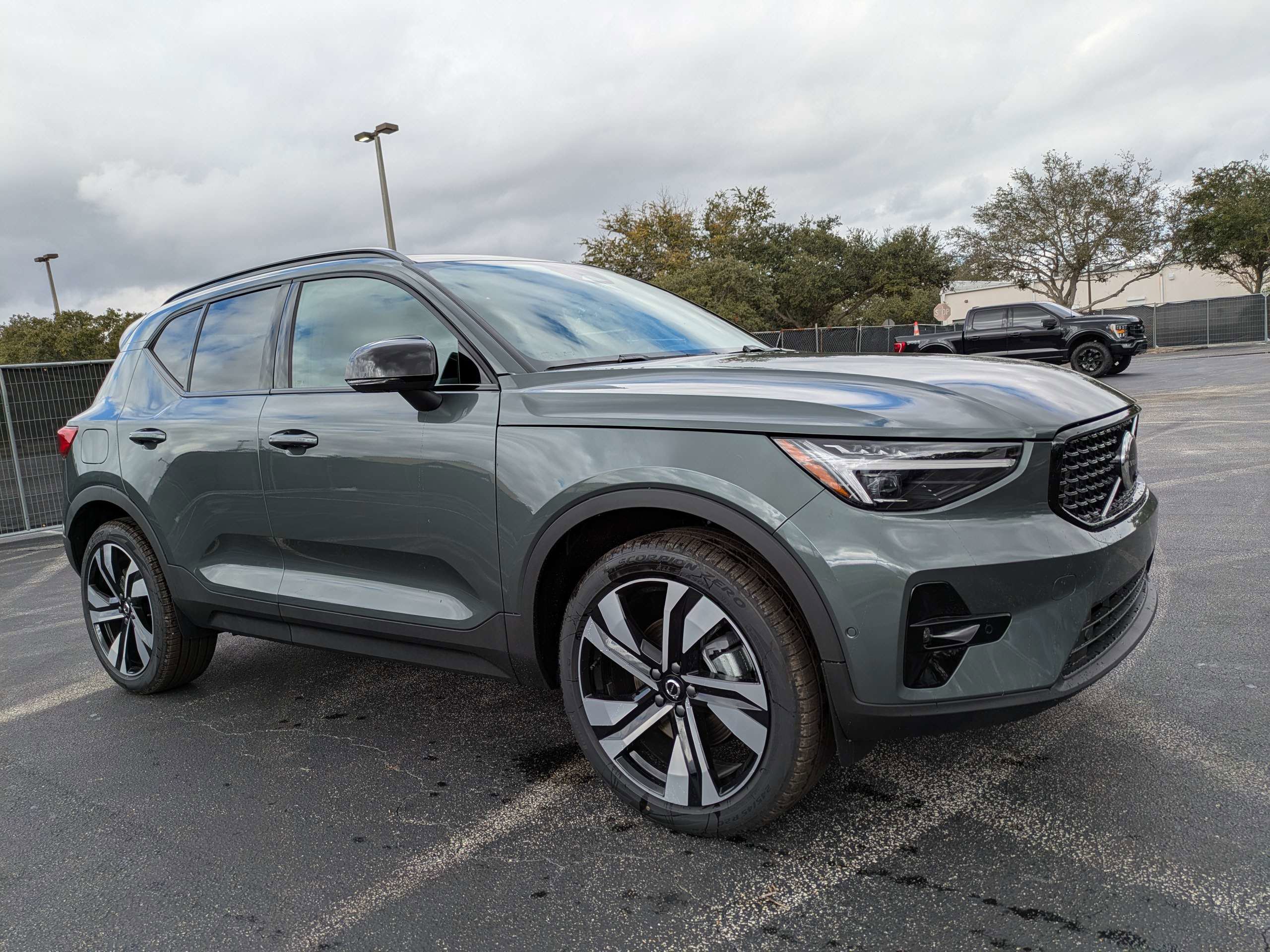 New 2026 Volvo XC40 B5 Ultra w/ Protection Package Premier image 2