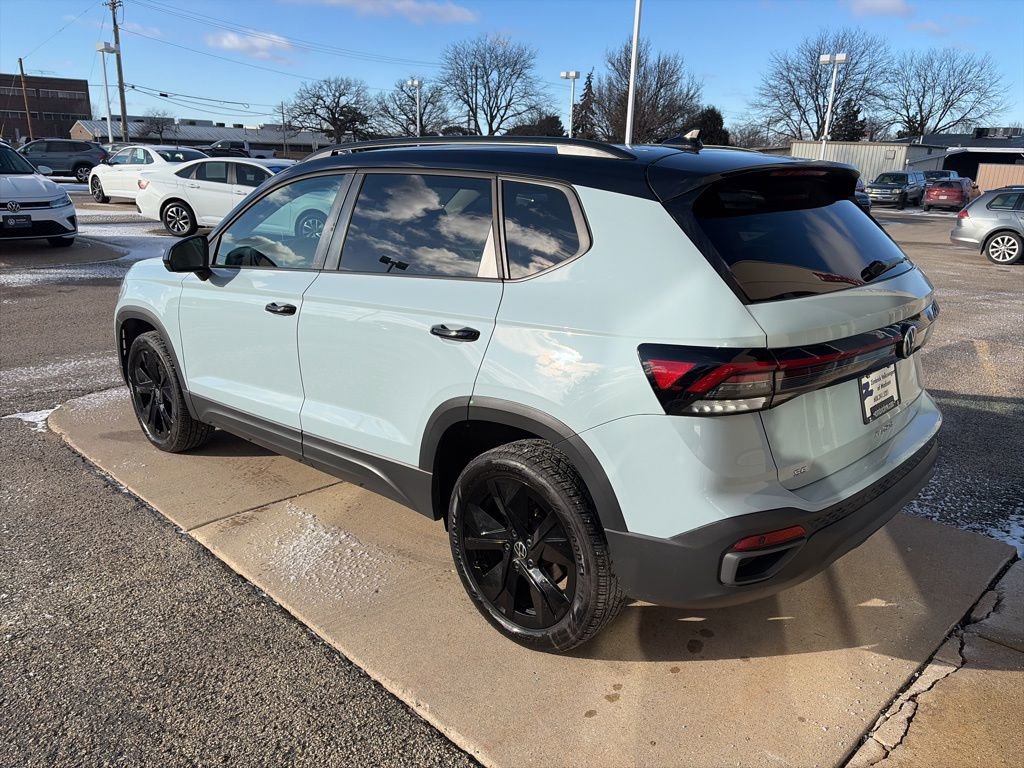 Certified 2025 Volkswagen Taos SE image 6