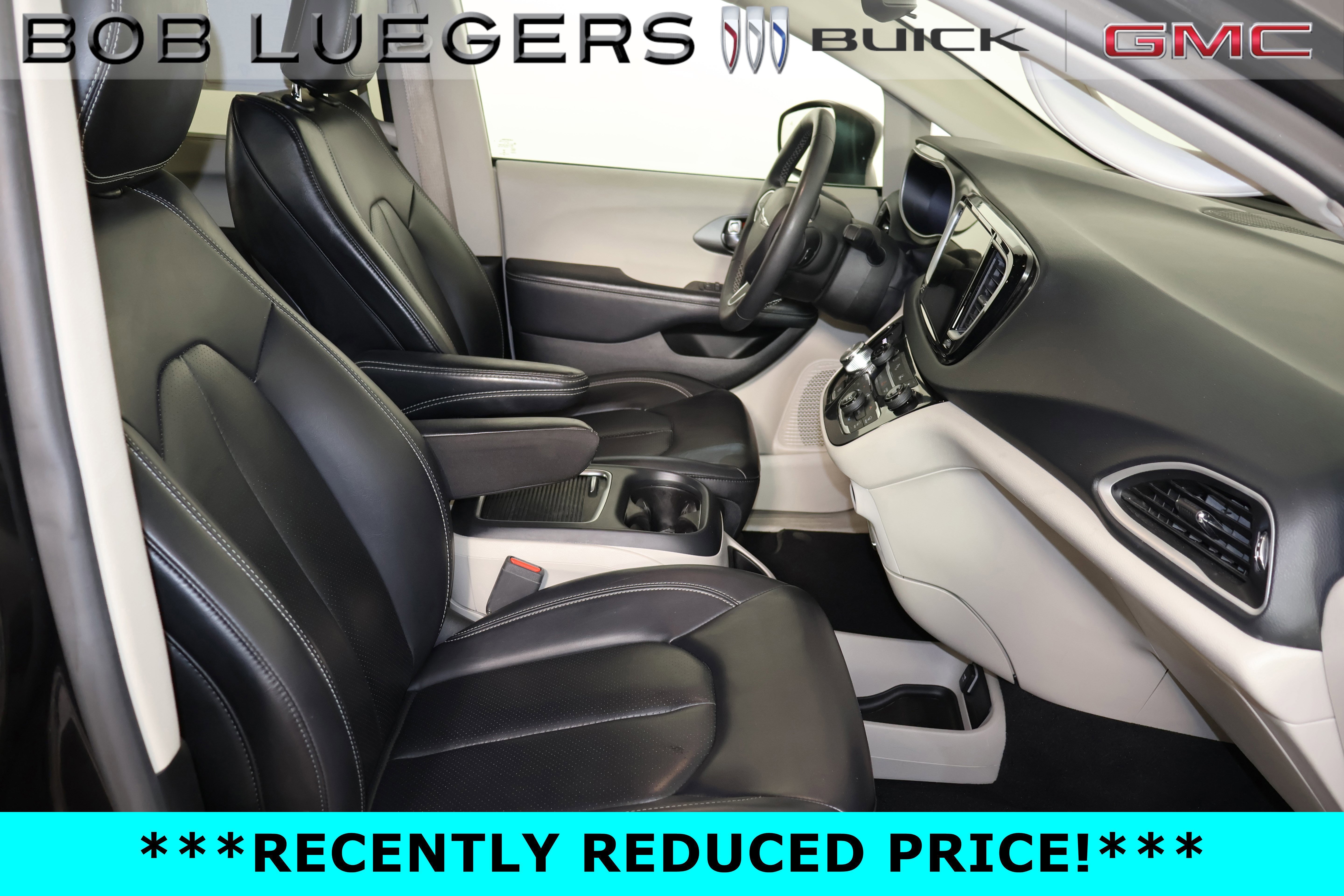 Used 2023 Chrysler Pacifica Touring-L FWD image 16