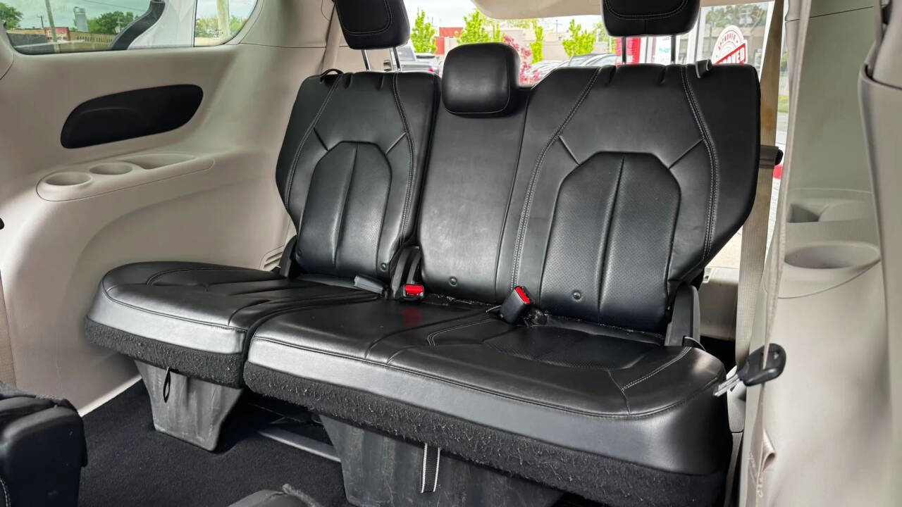 Used 2020 Chrysler Voyager Lxi FWD image 25