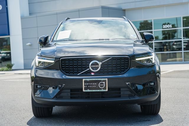Certified 2025 Volvo XC40 B5 Plus AWD/4WD image 2