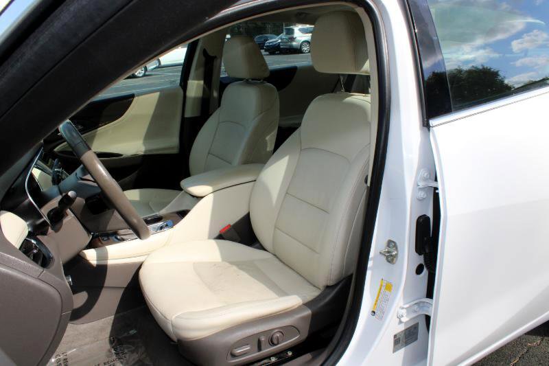 Used 2019 Chevrolet Malibu Premier w/ Sun and Wheel Package image 11