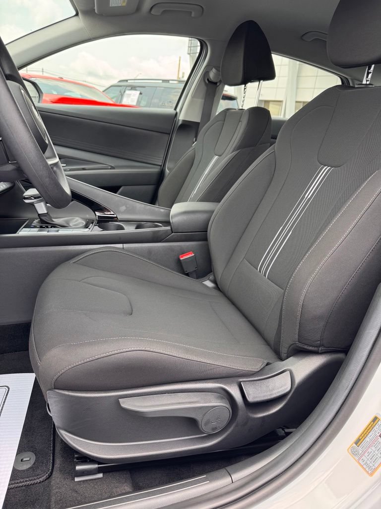 Used 2026 Hyundai Elantra Hybrid FWD image 10