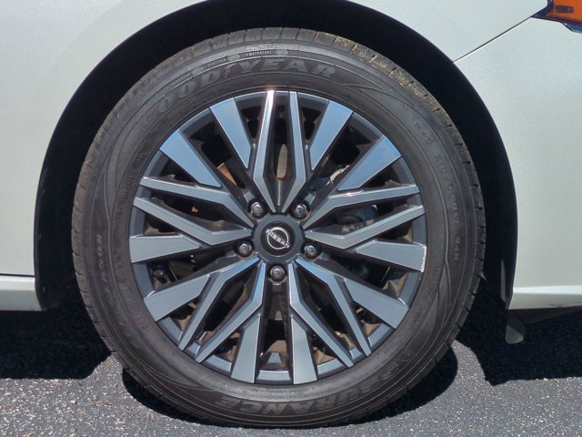 Certified 2025 Nissan Altima 2.5 SV image 12