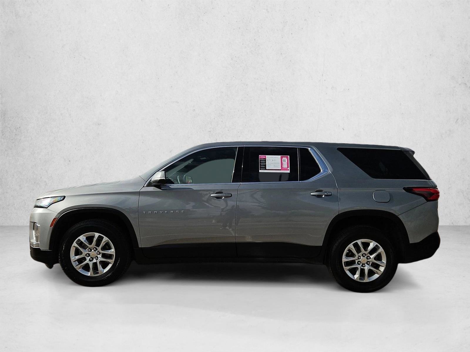 Used 2023 Chevrolet Traverse LS FWD image 9