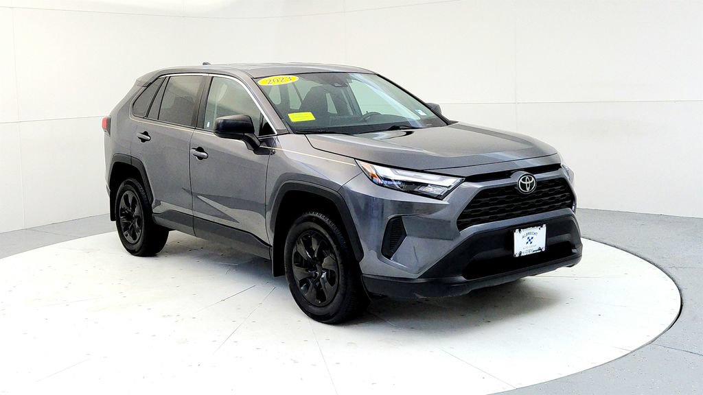 Used 2023 Toyota RAV4 LE AWD/4WD image 7