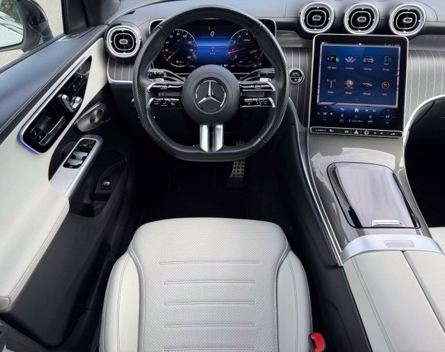 Used 2023 Mercedes-Benz GLC 300 4MATIC image 11