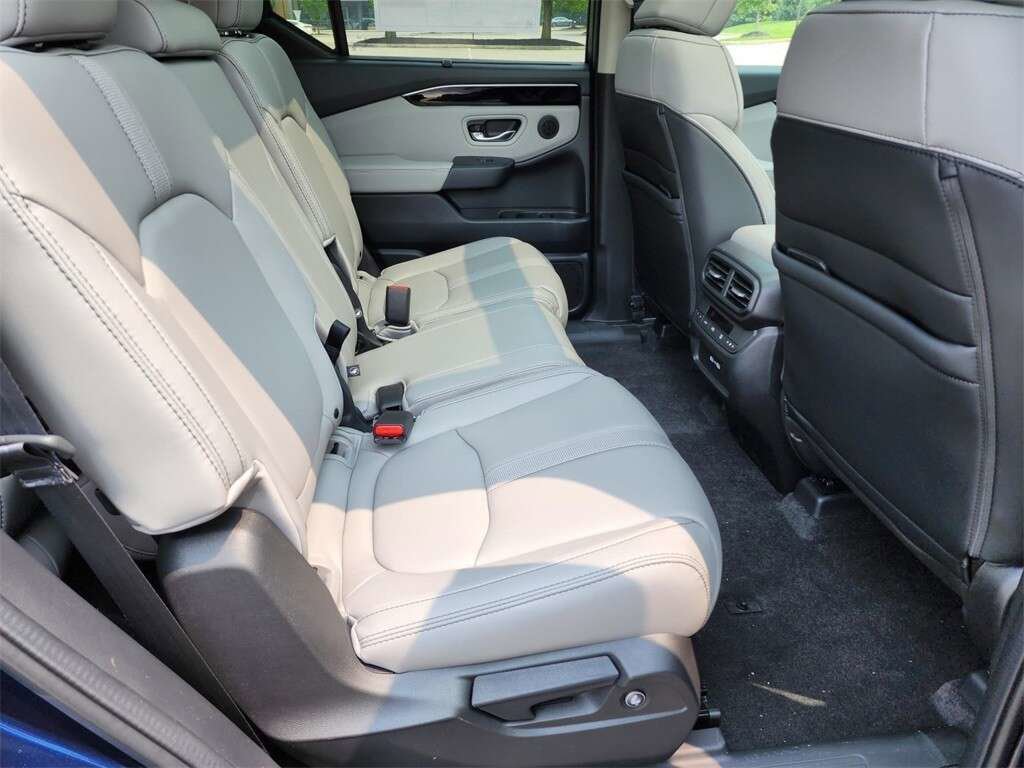 Used 2023 Honda Pilot Touring image 17