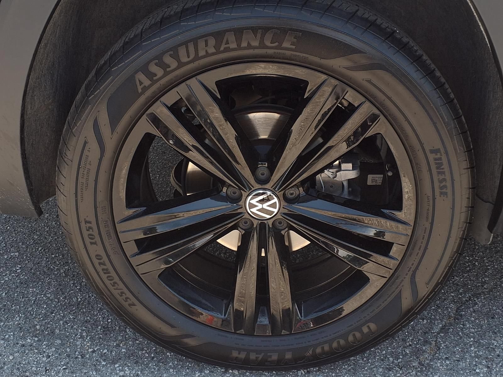Certified 2023 Volkswagen Atlas SEL R-Line AWD/4WD image 5