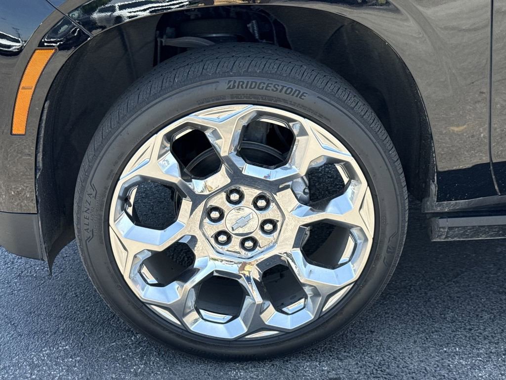 Used 2025 Chevrolet Suburban High Country AWD/4WD image 10