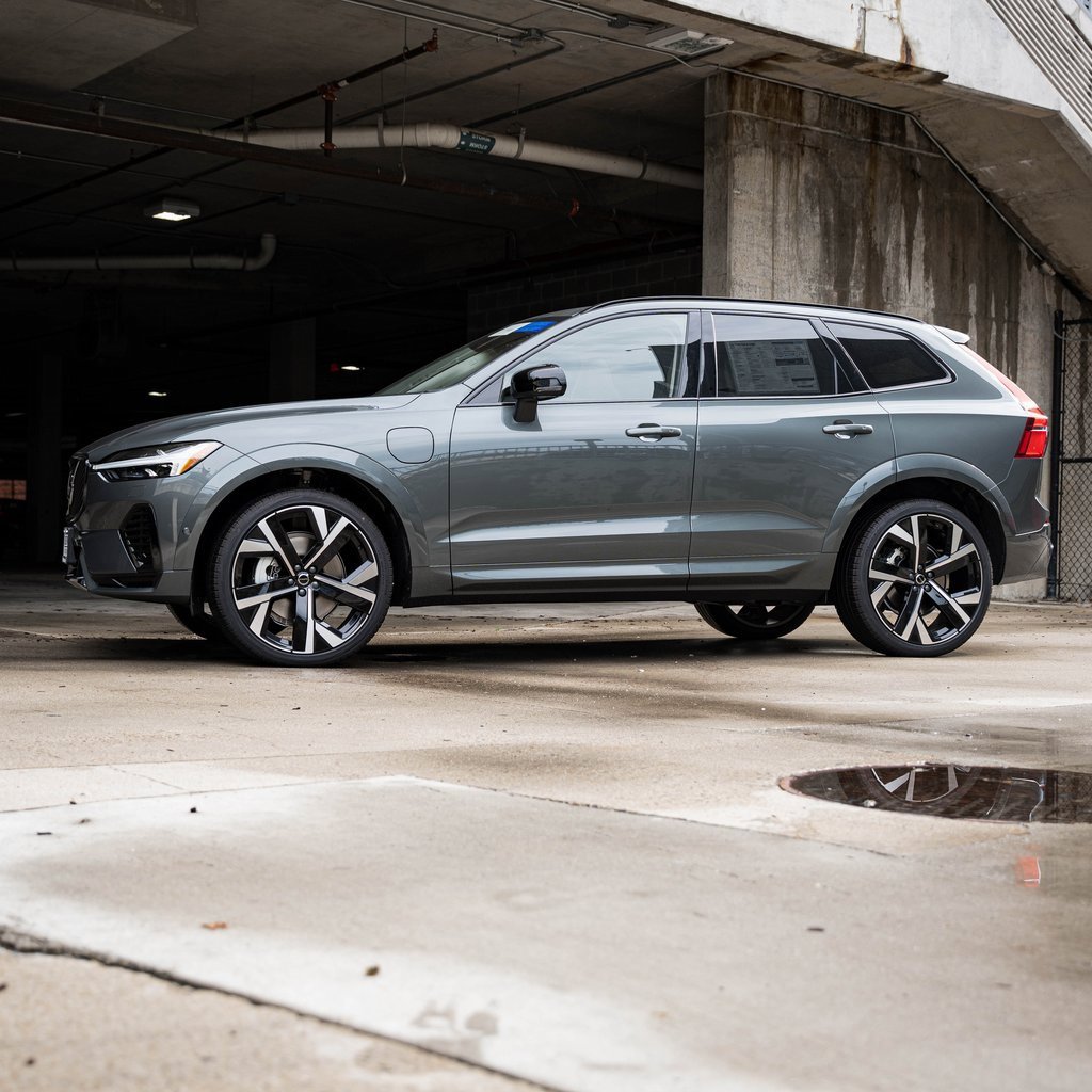 New 2026 Volvo XC60 T8 Ultra image 3