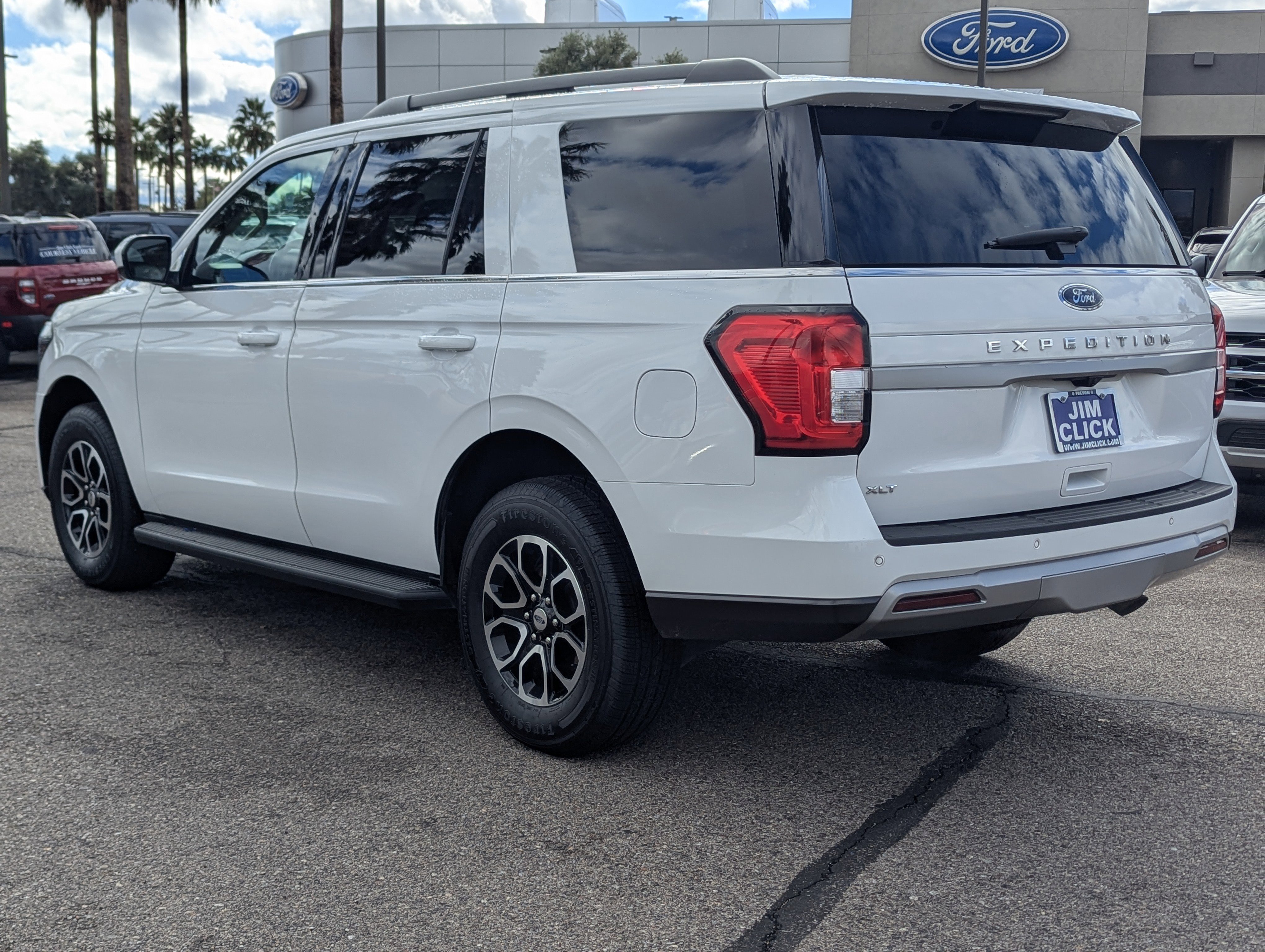 Used 2024 Ford Expedition XLT image 4