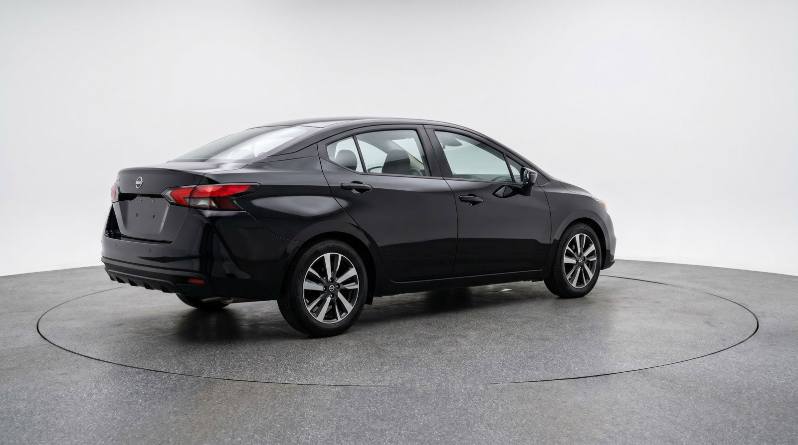 Used 2025 Nissan Versa SV image 9