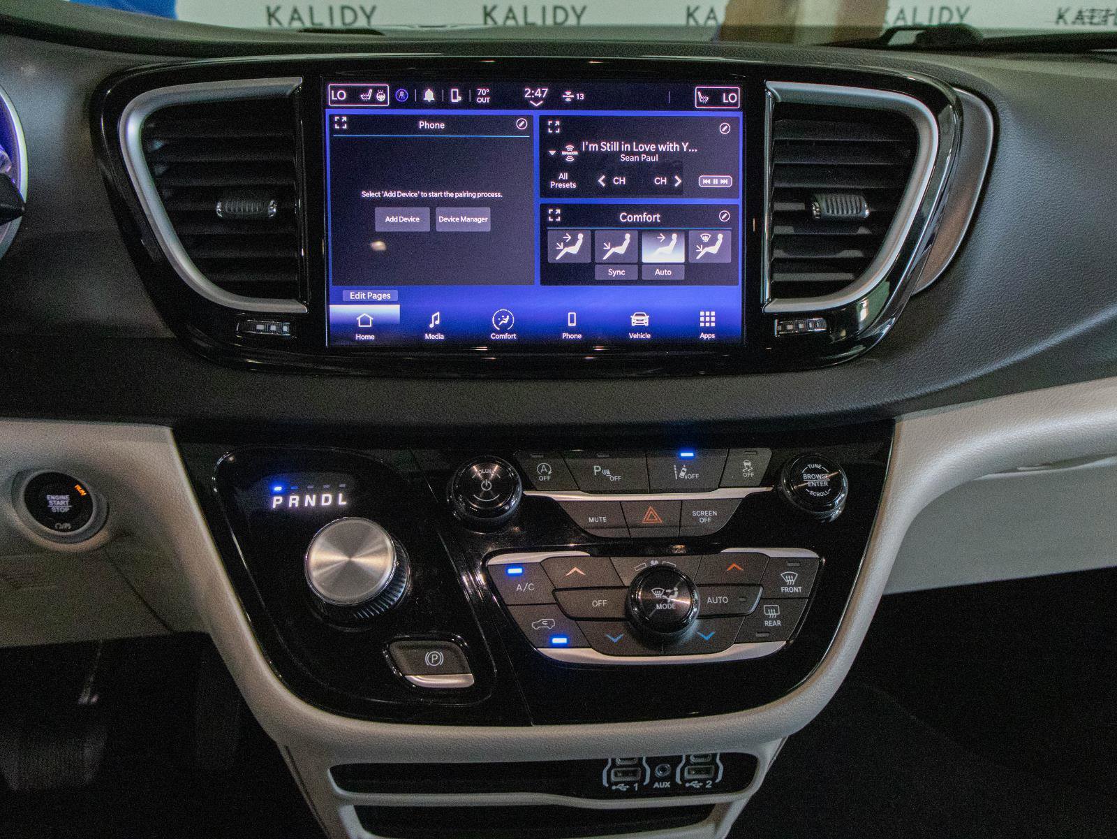 Used 2023 Chrysler Pacifica Touring-L FWD image 4