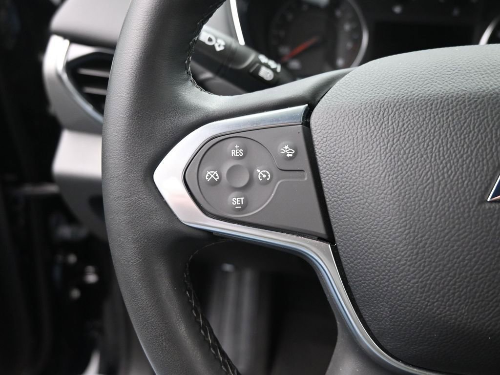 Used 2023 Chevrolet Traverse LT image 34