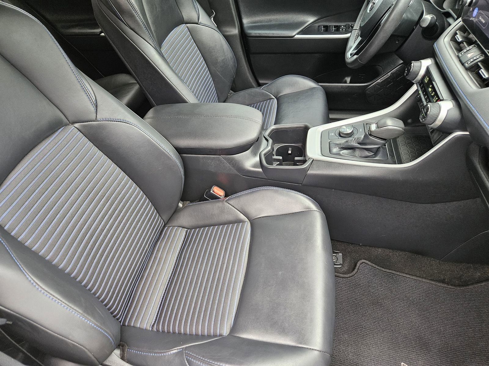 Used 2023 Toyota RAV4 XSE AWD/4WD image 15