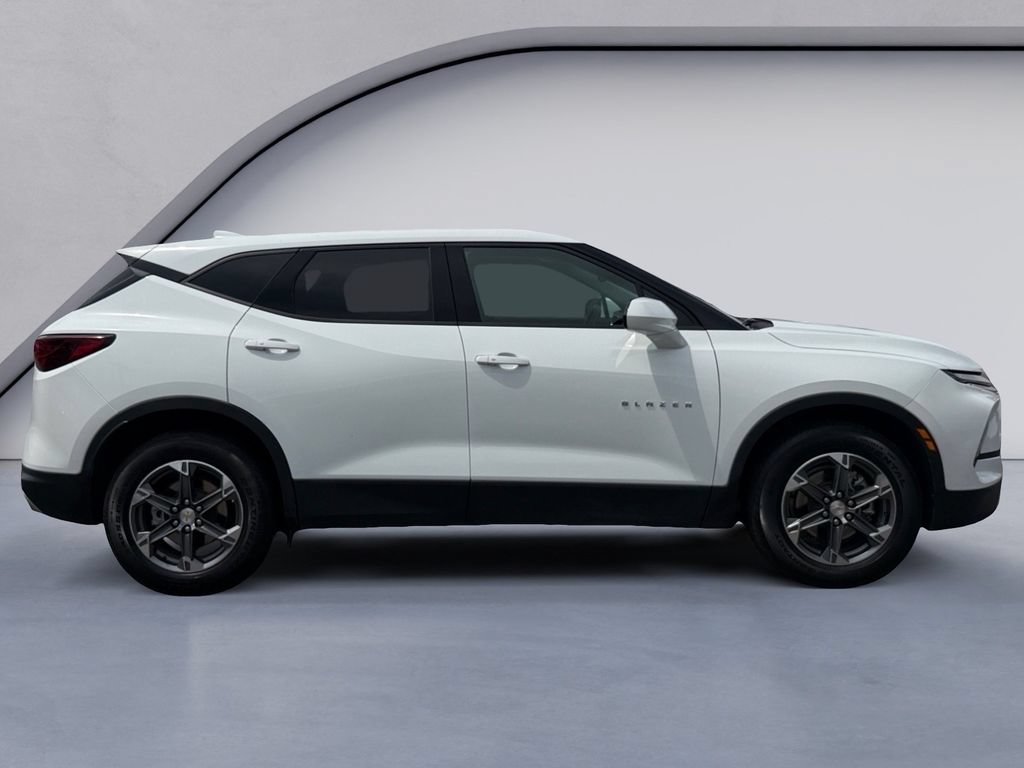 Used 2025 Chevrolet Blazer LT AWD/4WD image 6