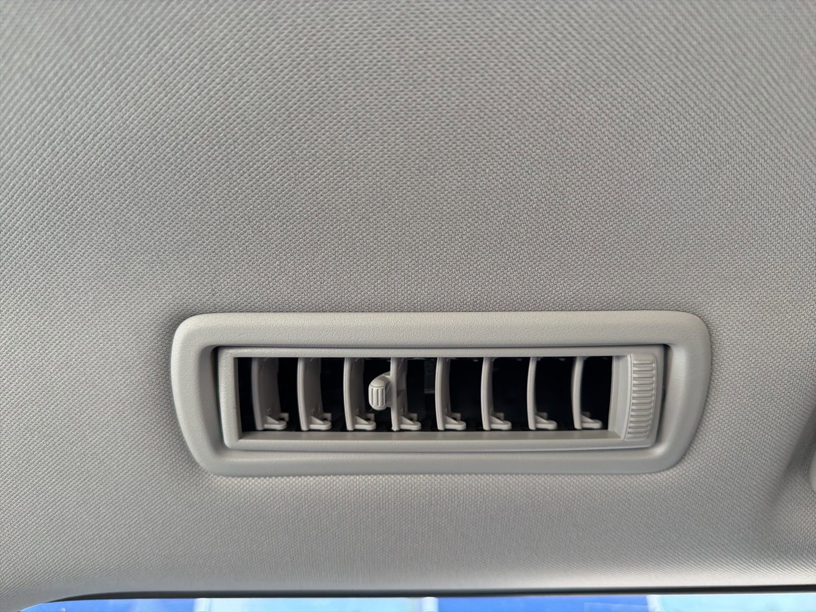 Used 2024 Toyota Highlander LE image 93