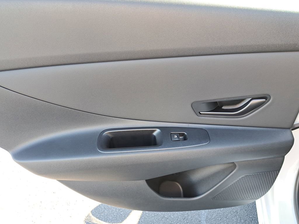 New 2025 Hyundai Elantra Limited image 7