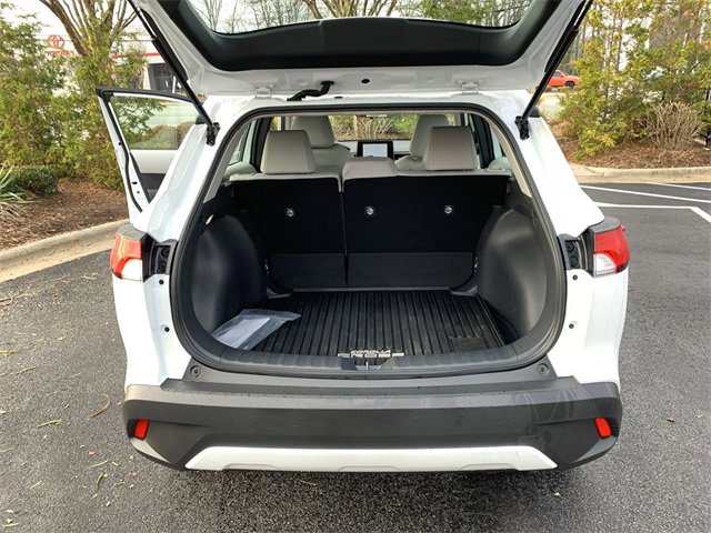Used 2025 Toyota Corolla Cross L image 31
