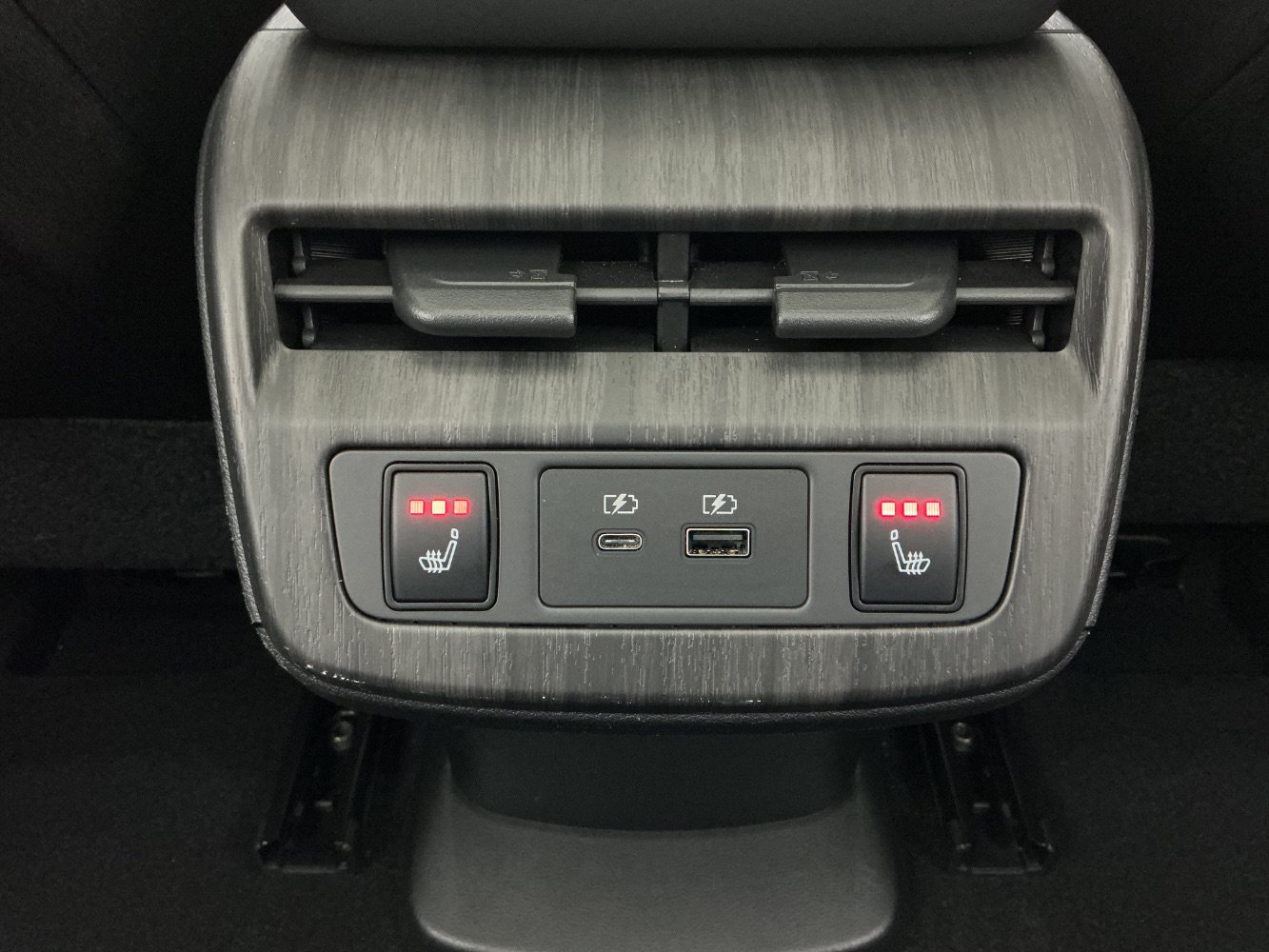 Used 2024 Nissan Ariya AWD image 37
