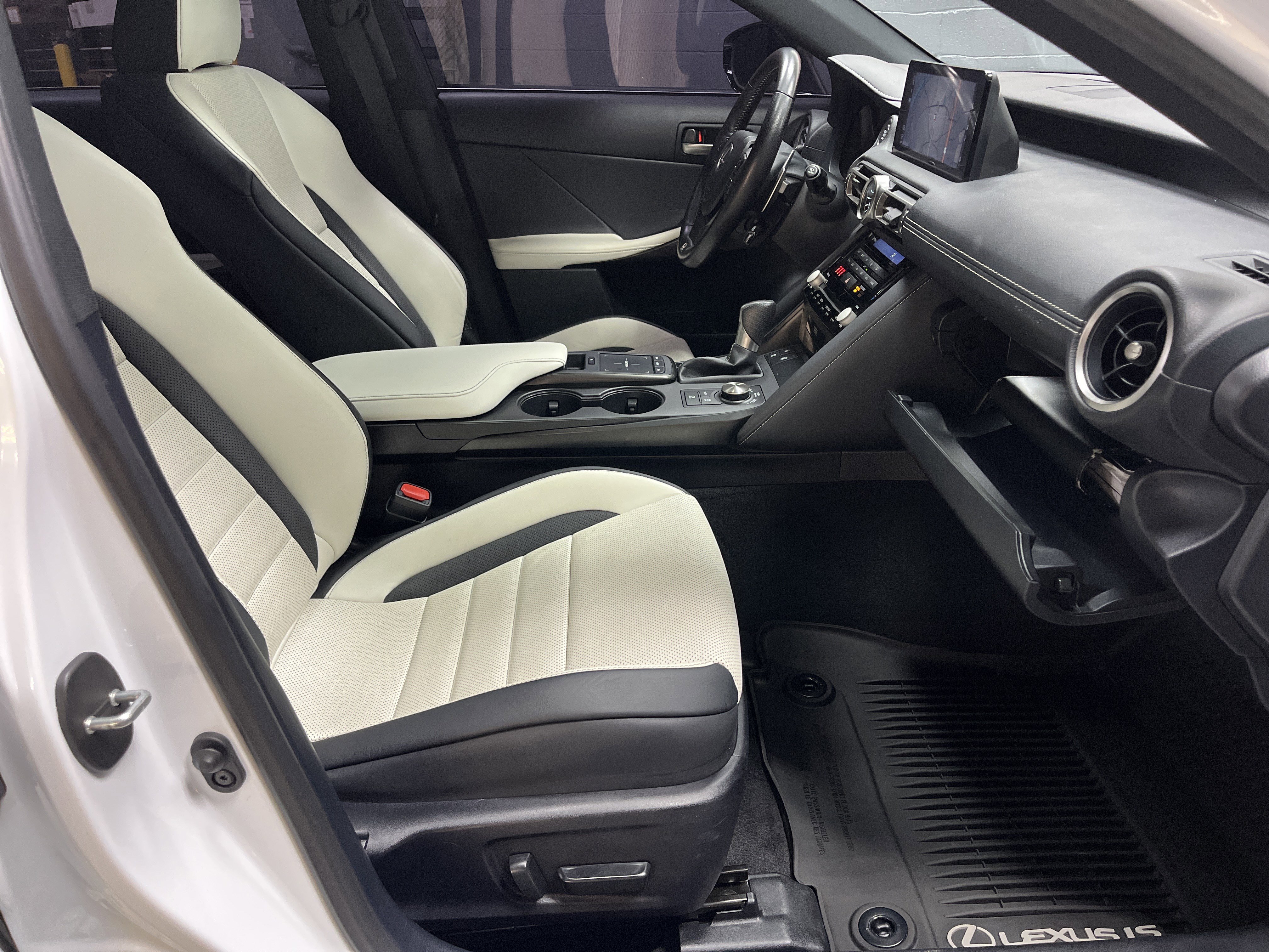 Used 2022 Lexus IS 350 F Sport image 33