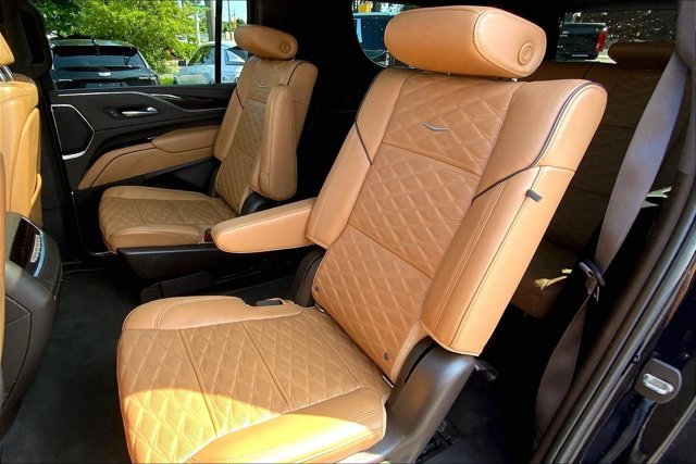 Used 2022 Cadillac Escalade ESV Premium Luxury w/ Performance Package AWD/4WD image 26