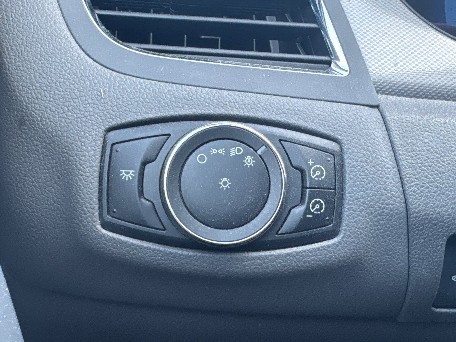 Used 2013 Ford Edge SEL image 32