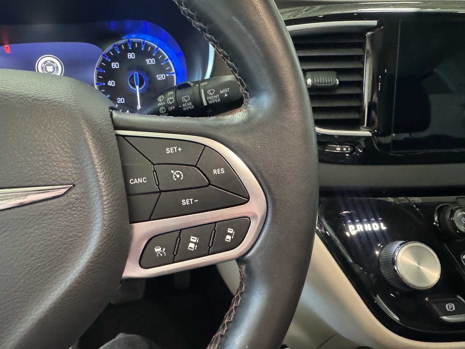 Used 2019 Chrysler Pacifica Touring-L Plus w/ Advanced Safetytec Group FWD image 22