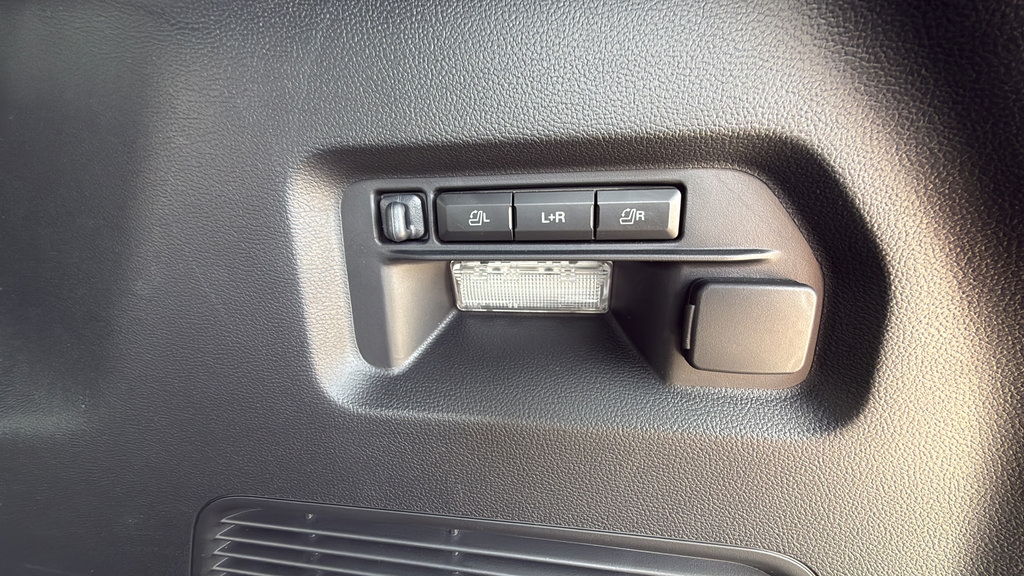 Used 2025 Ford Explorer ST AWD/4WD image 18