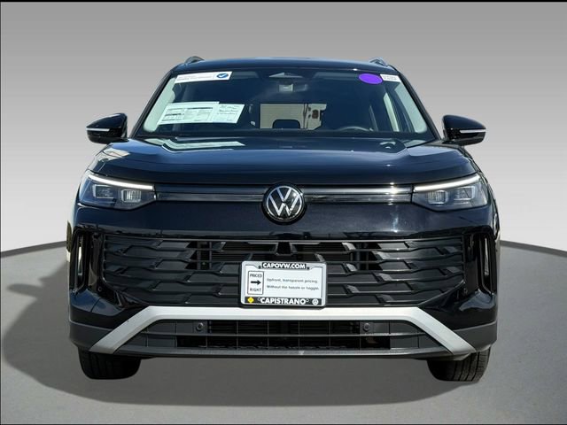 Used 2025 Volkswagen Tiguan S image 2