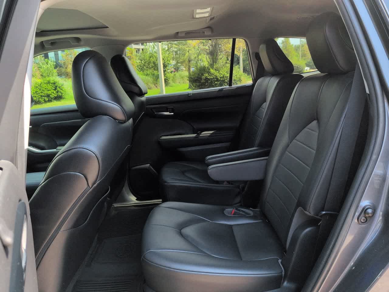 Certified 2021 Toyota Highlander XLE FWD image 14