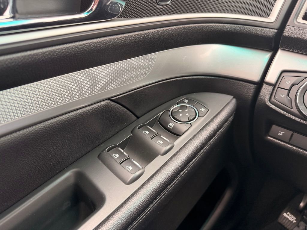 Used 2016 Ford Explorer XLT w/ Equipment Group 202A AWD/4WD image 22