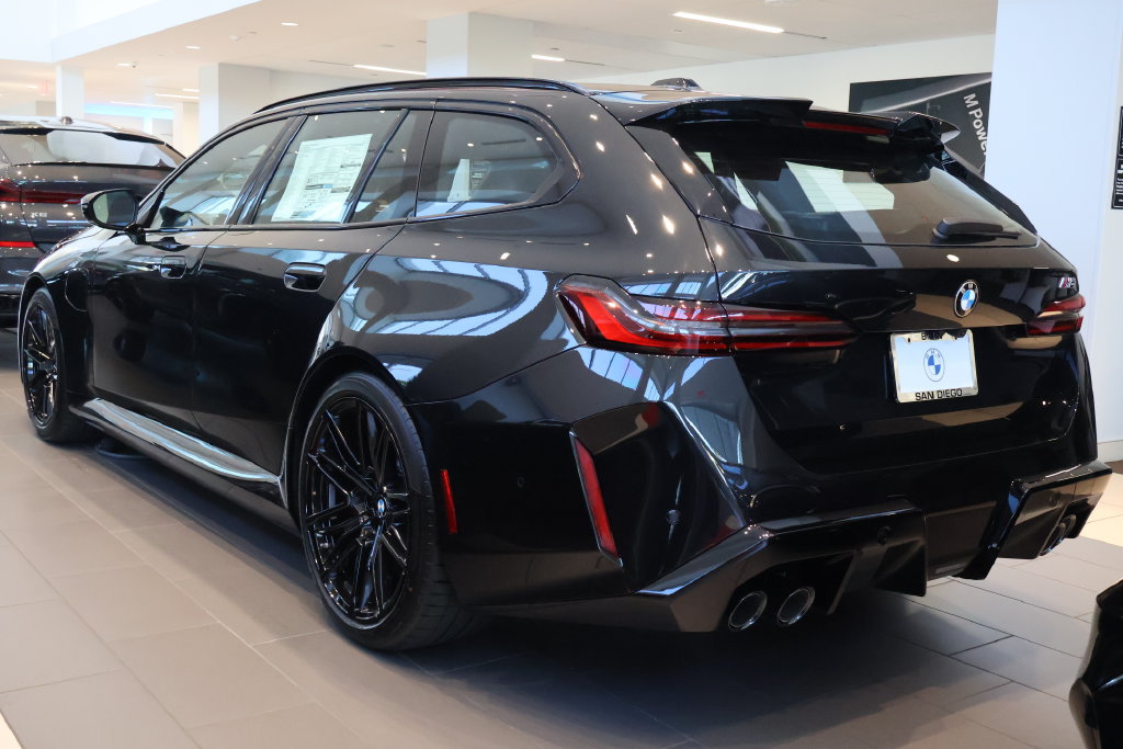 New 2027 BMW M5 Touring AWD/4WD image 3