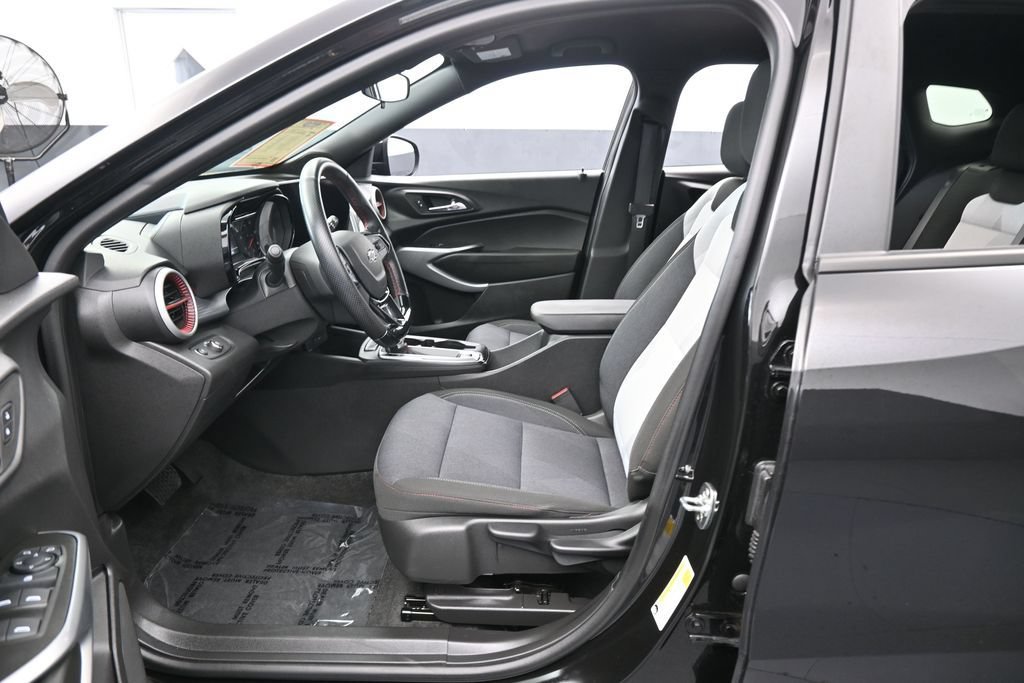 Used 2025 Chevrolet Trax RS w/ Driver Confidence Package FWD image 11