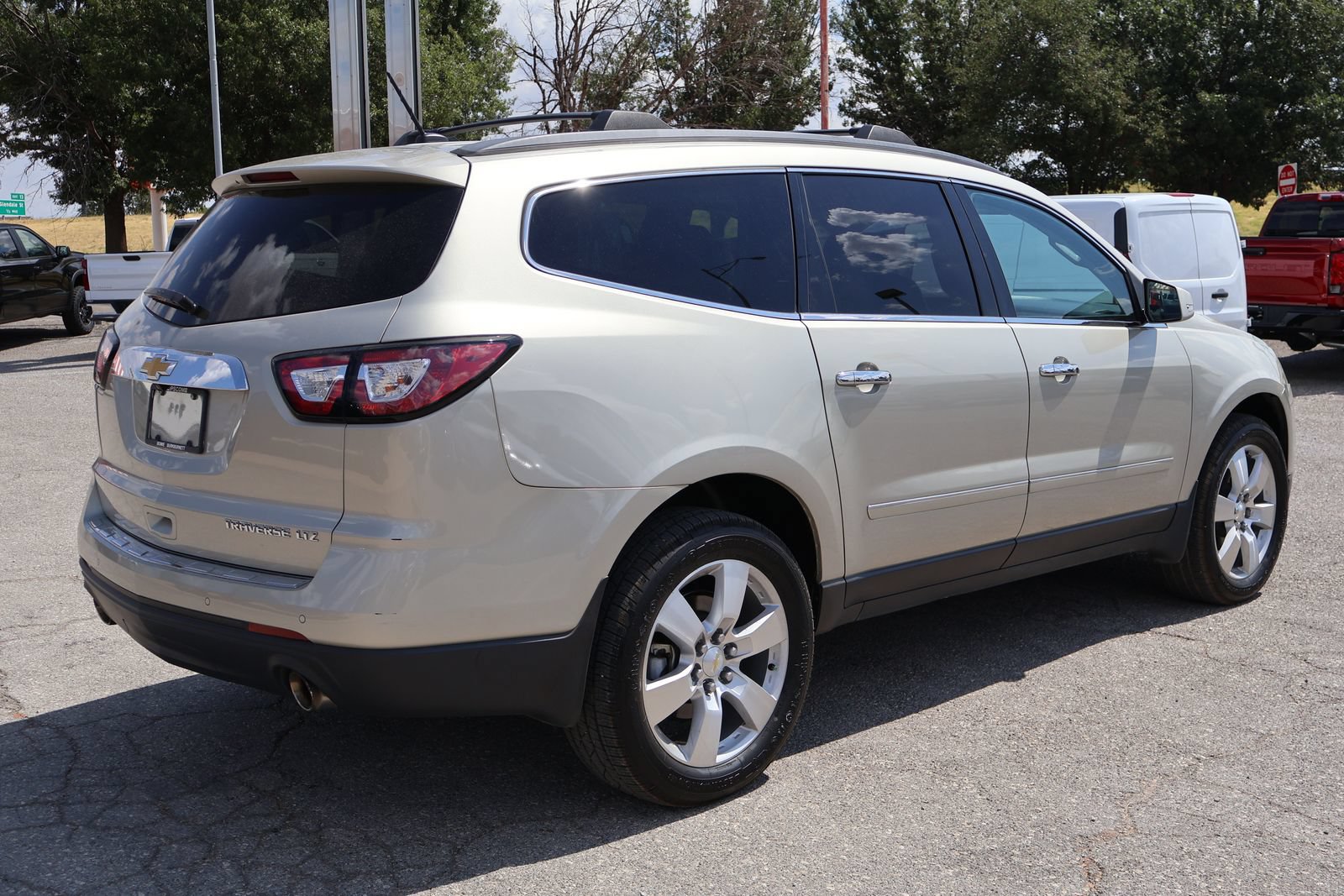 Used 2014 Chevrolet Traverse LTZ FWD image 6