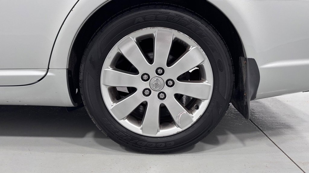 Used 2005 Toyota Avalon XLS image 31