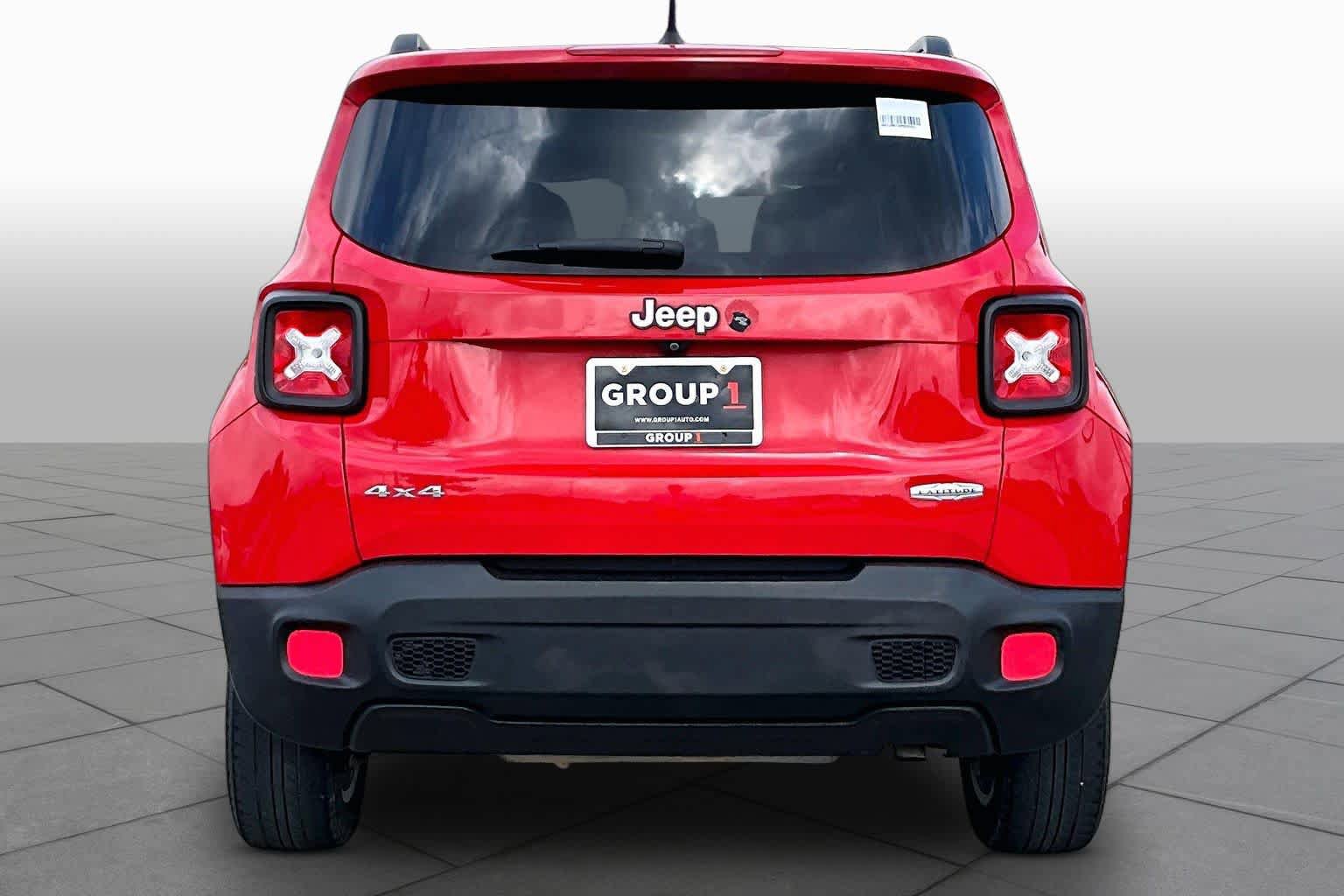 Used 2016 Jeep Renegade Latitude AWD/4WD image 5