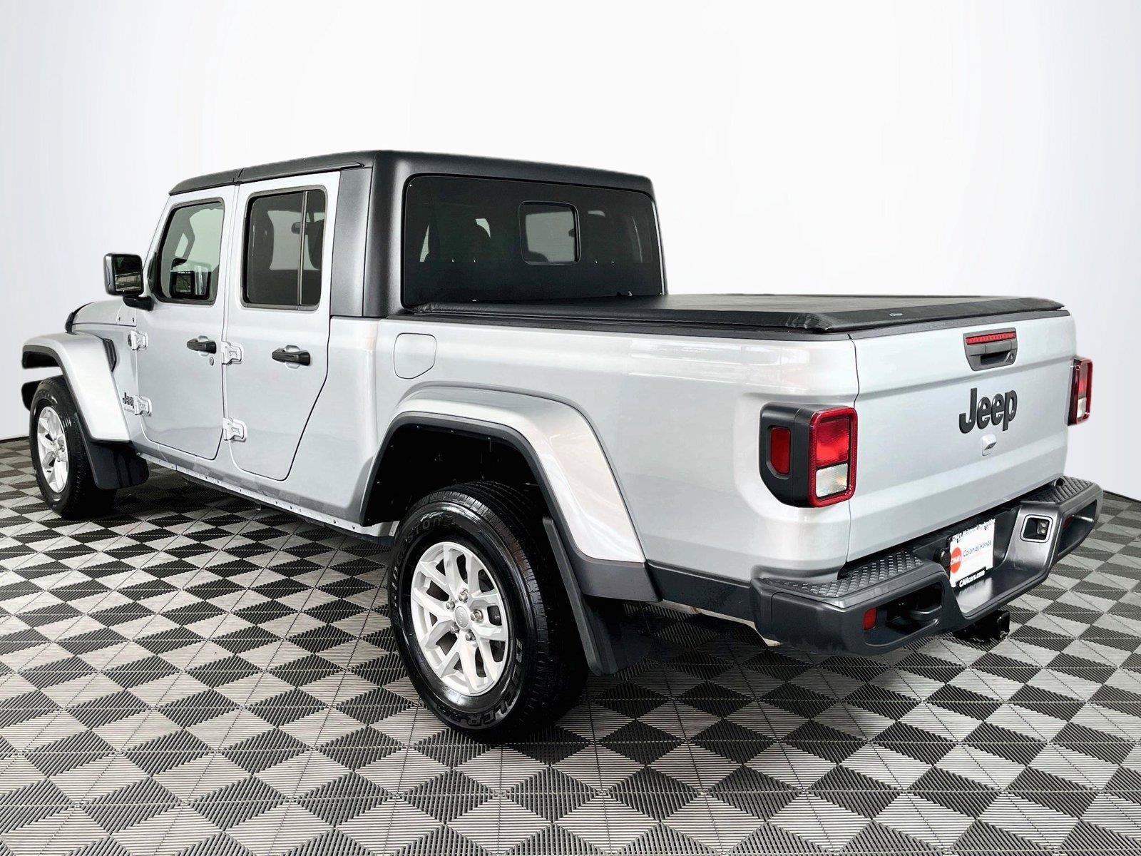 Used 2023 Jeep Gladiator Sport AWD/4WD image 6