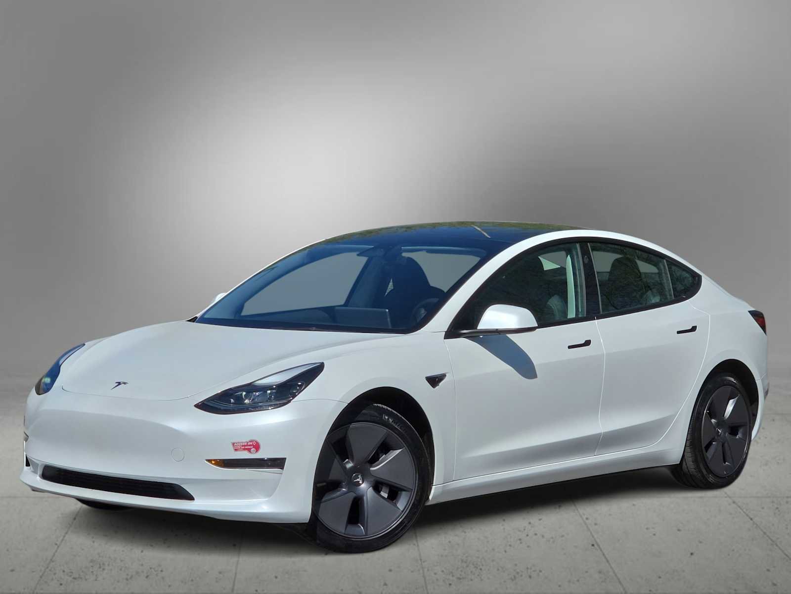 Used 2023 Tesla Model 3 Standard Range image 1