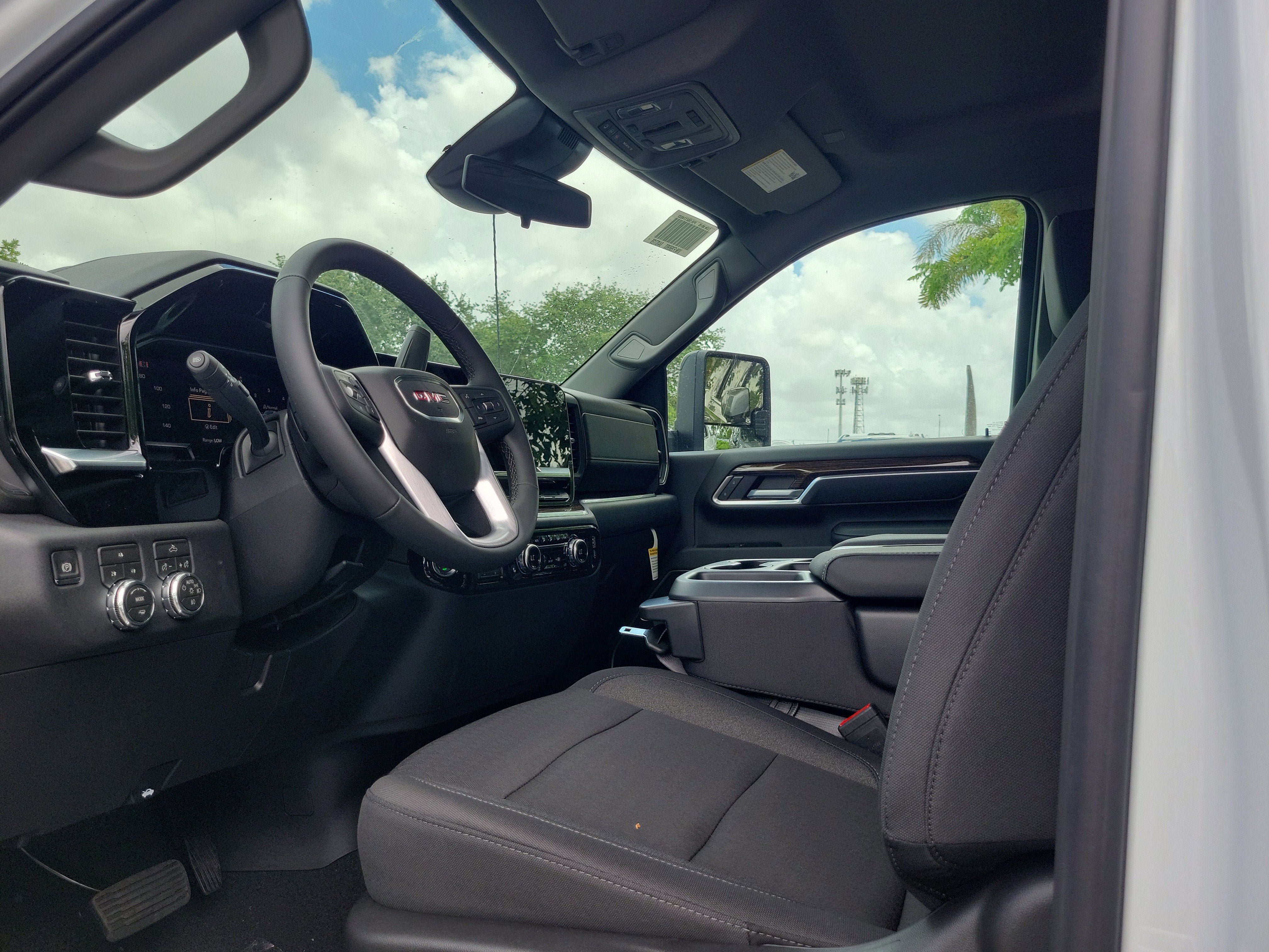 New 2026 GMC Sierra 2500 SLE w/ SLE Value Package; AWD/4WD image 7