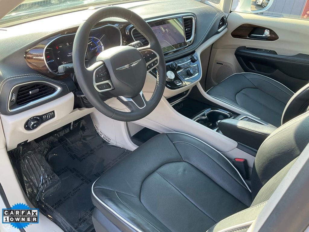 Used 2022 Chrysler Pacifica Limited w/ Uconnect Theater Family Group image 7