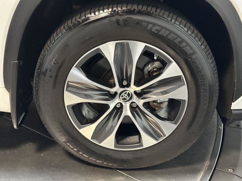 Certified 2022 Toyota Highlander XLE image 17